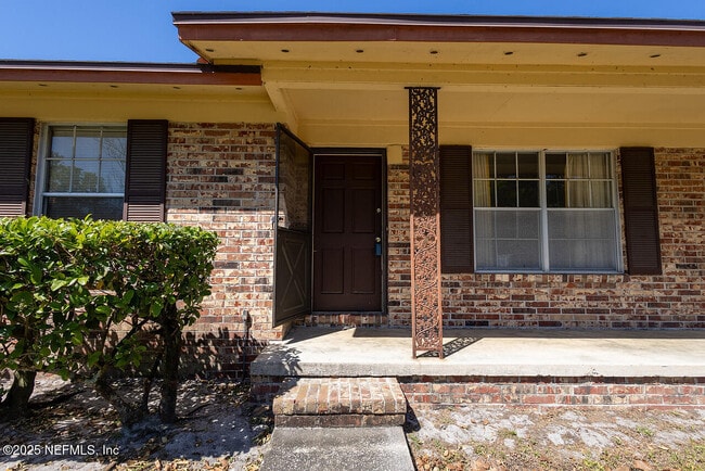 Building Photo - 1620 Bay Cir E