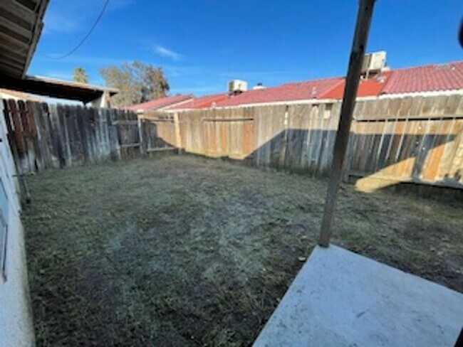 Building Photo - 4422 White Ln