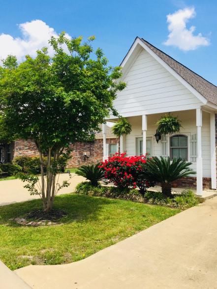 Building Photo - 250 Lenox Bridge