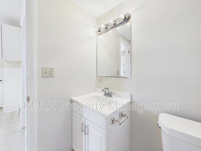 Building Photo - 773 Montana Ave