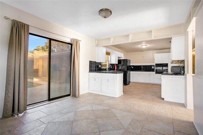 Building Photo - 7000 Cane Hills Cir