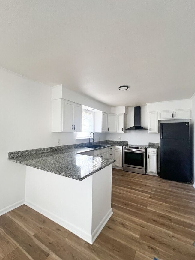 Building Photo - 400 W Scenic Dr