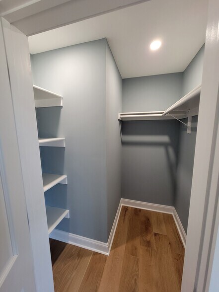 Building Photo - 7143 Hesperides Dr