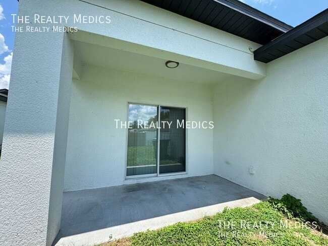 Building Photo - 211 Bedford Dr