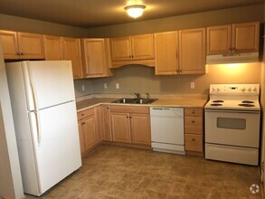 Building Photo - 2 Bedroom, 1 1/2 Bathroom Townhouse - Clos...