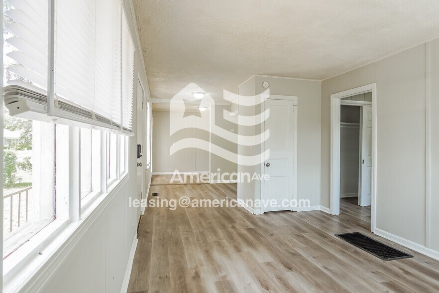 Building Photo - 1405 18th Pl SW