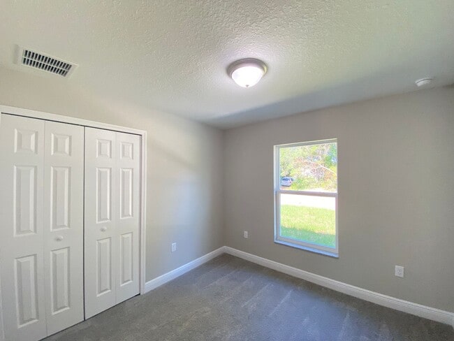 Building Photo - Desirable SW Ocala Neighborhood 4/2/2 *WON...
