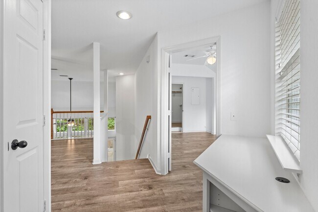 Building Photo - 31 W Greenhill Terrace Pl