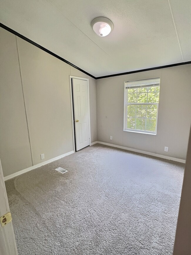 Building Photo - 953 Lucky Lane