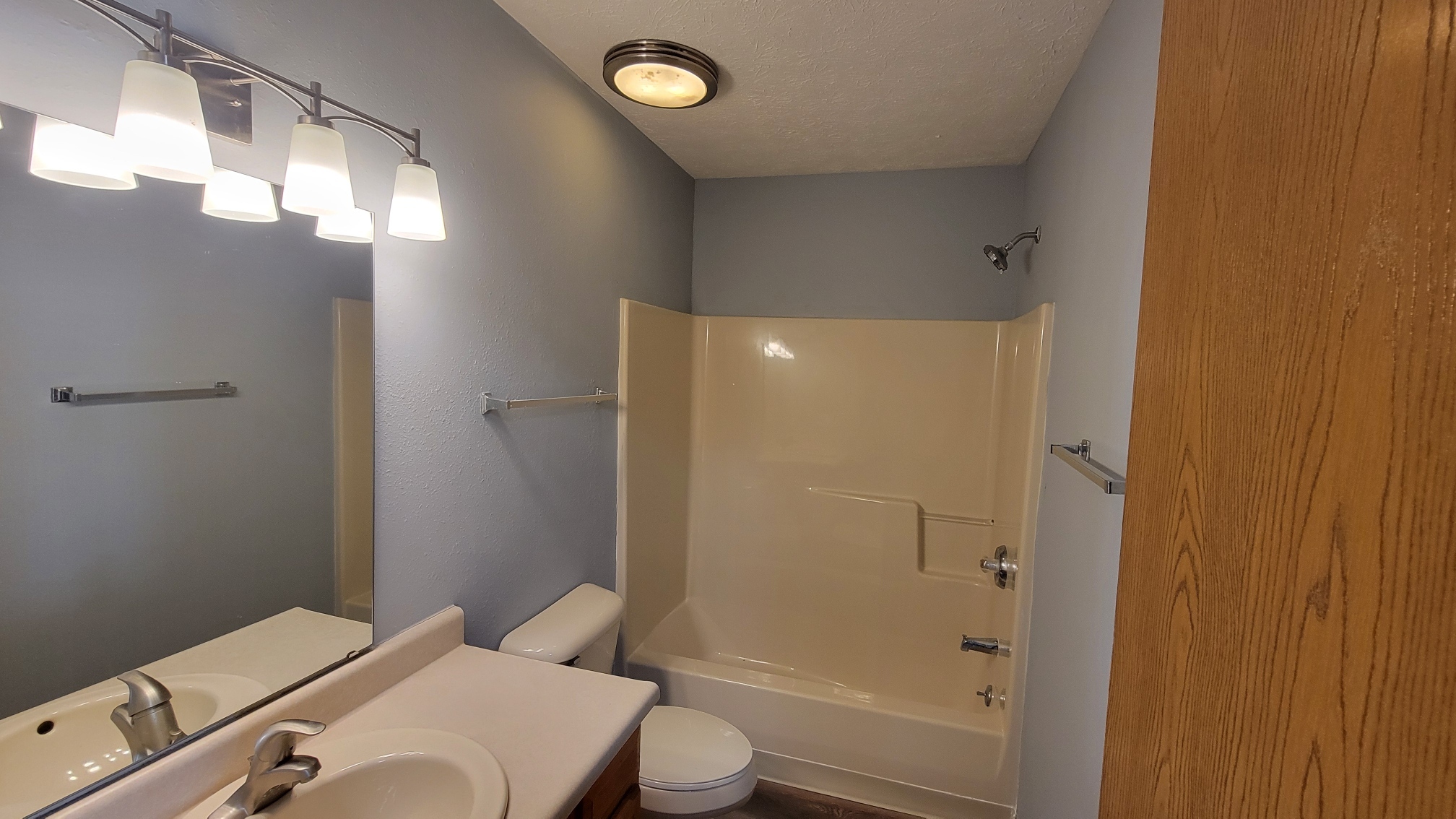 Extra Full Bath Upstairs - 2123 Bridgewater Cir