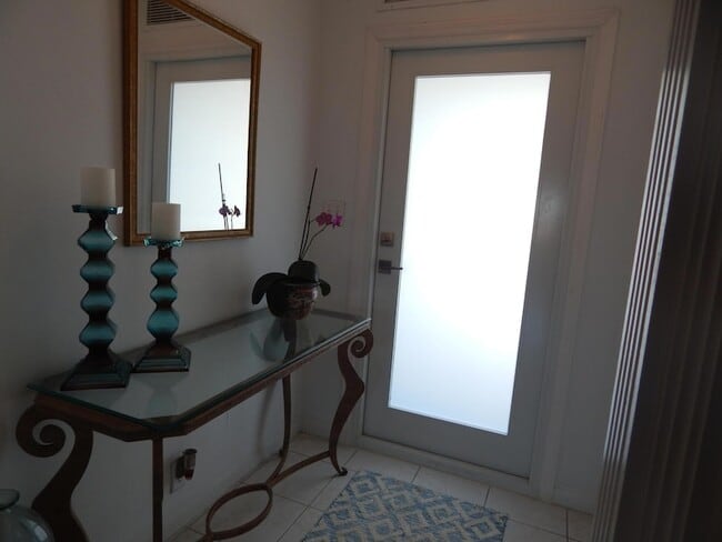 Building Photo - 2829 NE 33rd Ct