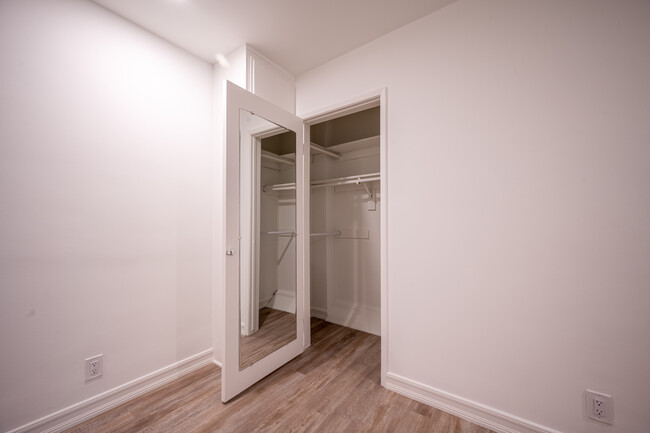 Building Photo - 1203 Kings Rd