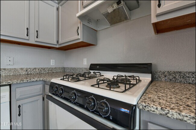 Building Photo - 609 Bristol Dr