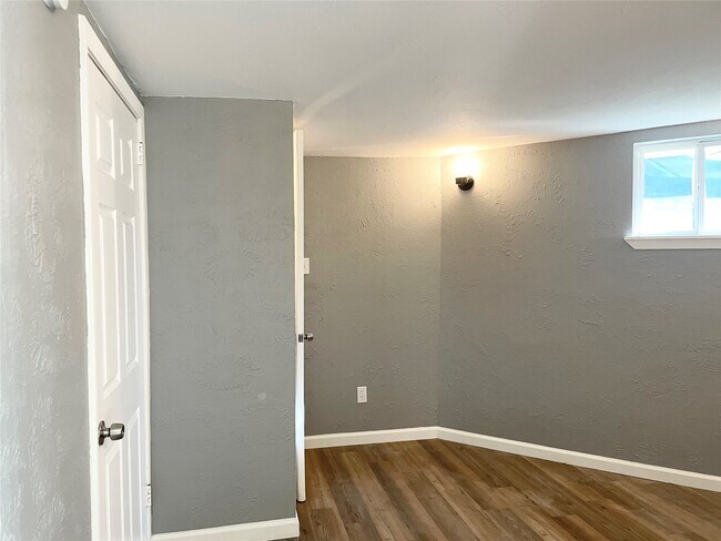 Building Photo - 7515 Bayway Dr