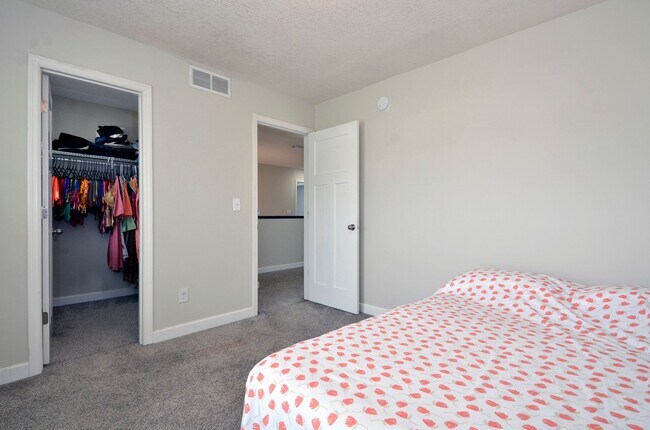 Building Photo - 5729 Meridian Way NE
