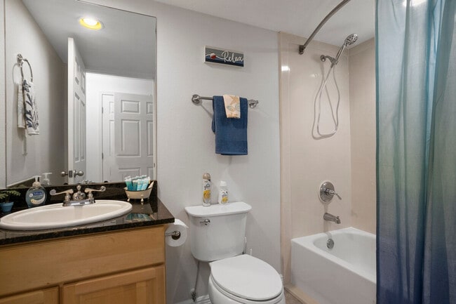 Building Photo - 2046 Beach Blvd