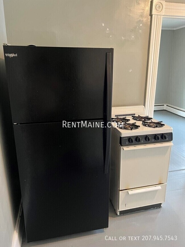 Building Photo - 232 Center St