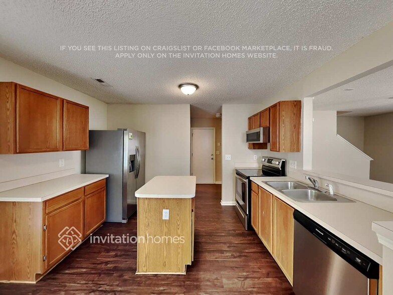 Building Photo - 1402 Bray Dr