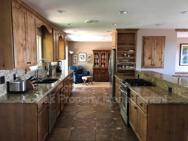 Building Photo - 3397 Eastwood Dr