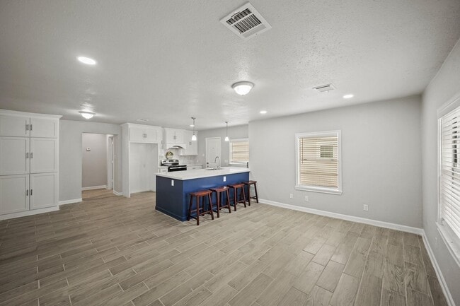 Building Photo - 3430 Seabrook St