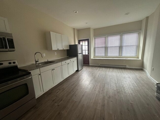 Building Photo - 1350 Willow St