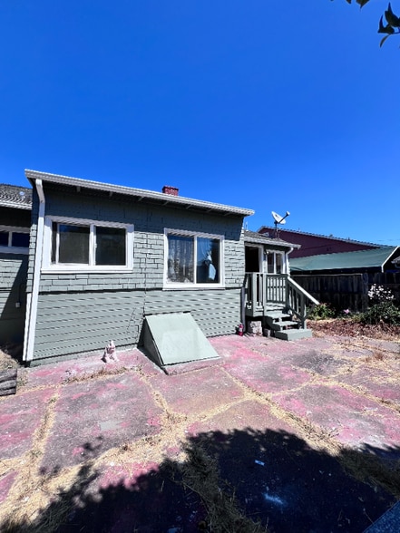 Building Photo - 545 Elsie Ave