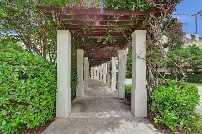 Building Photo - 1200 Town Center Dr