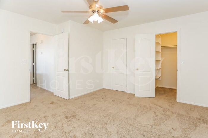 Building Photo - 4333 Matinee Ave