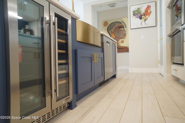 Building Photo - 787 Clearwater Ave