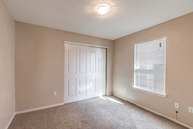 Building Photo - 3 bedroom 2 bath home in Northeast El Paso (nearby Fort Bliss)