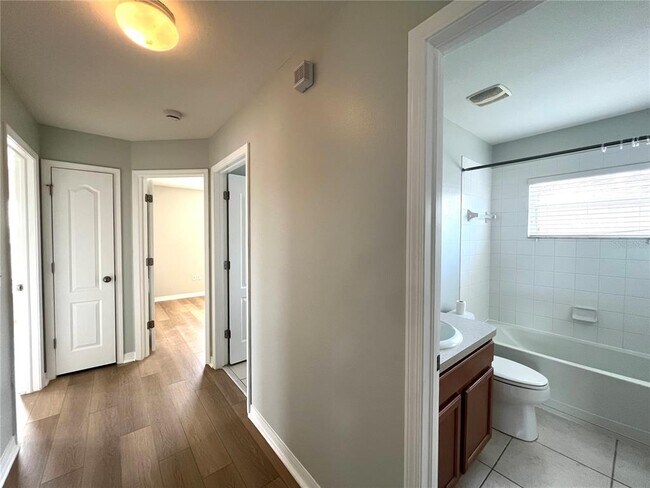 Building Photo - 10631 Shady Preserve Dr