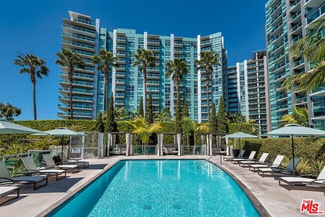 Building Photo - 13650 Marina Pointe Dr