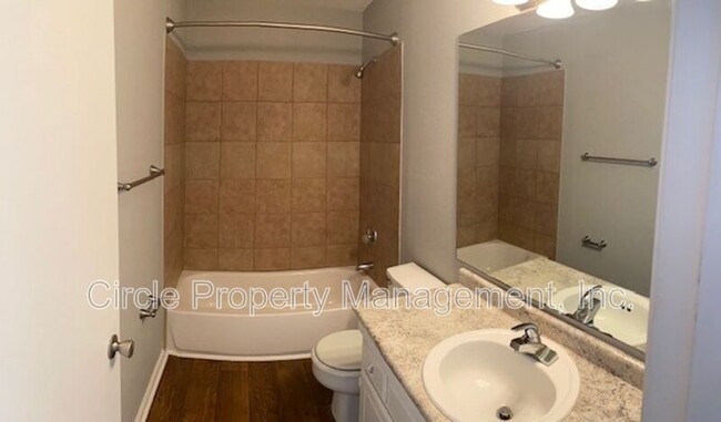 Building Photo - 2021 Highridge Dr SW