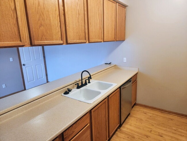 Building Photo - 1320 SE Florence Dr