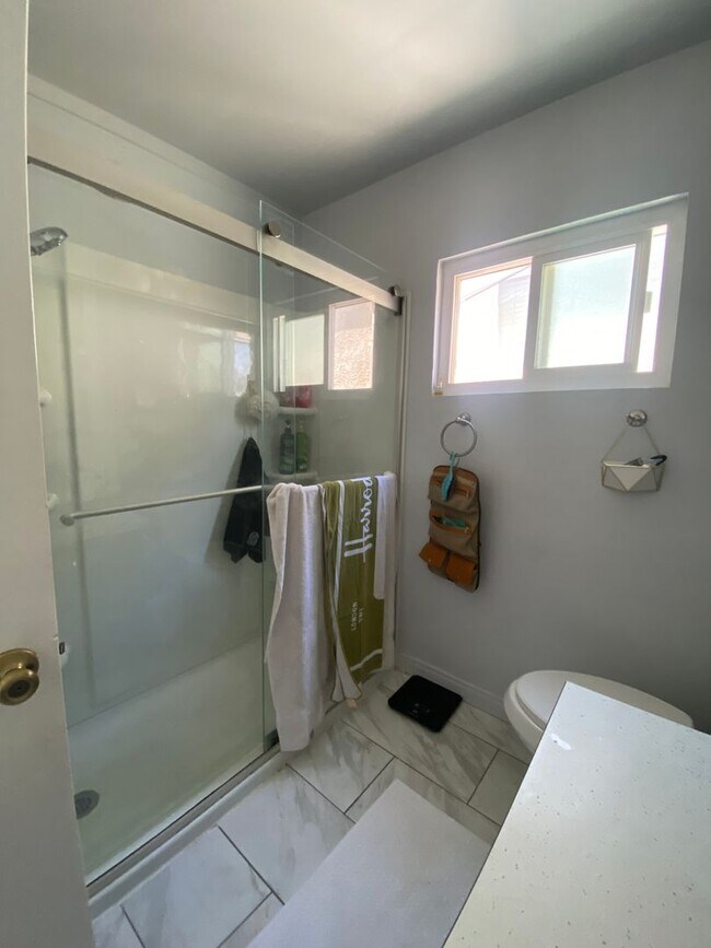 Building Photo - 415 1/2 Ocean Avenue