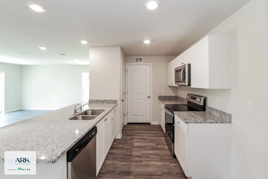 Building Photo - 139 River Hl Dr