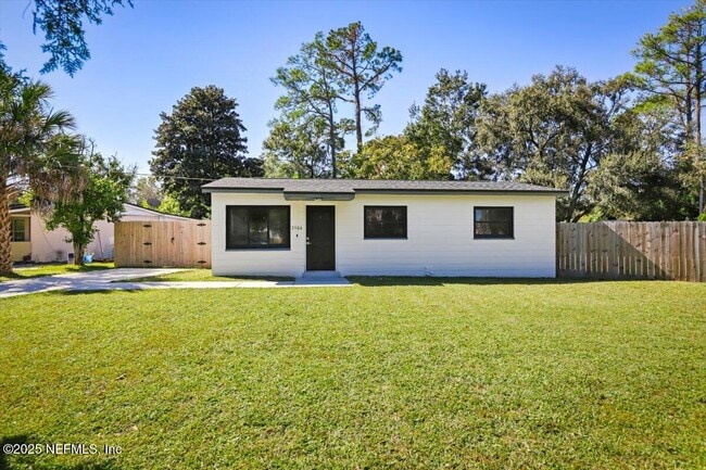 Building Photo - 3506 Claridge Rd E