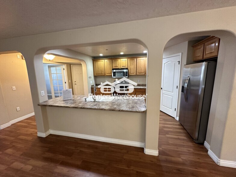 Building Photo - 1202 W 110 N