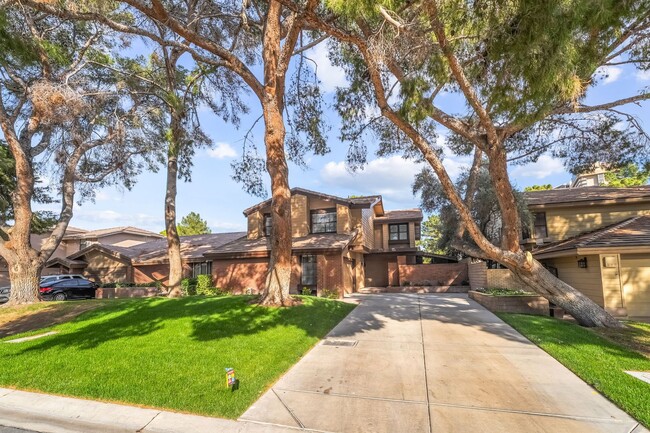 Building Photo - 968 Pinehurst Dr