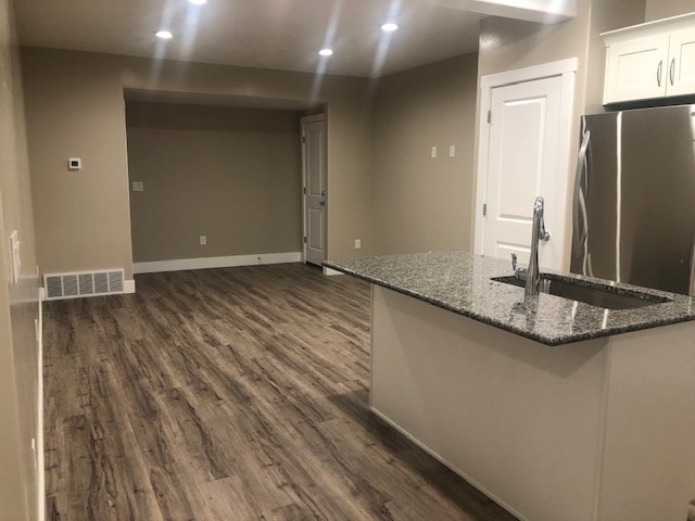 Building Photo - 584 2530 W