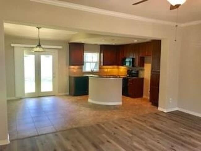 Building Photo - Cottages at Lake Creek / Freestanding One ...