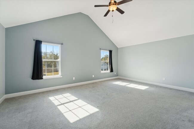 Building Photo - MOVE-IN READY! (Pet Friendly)