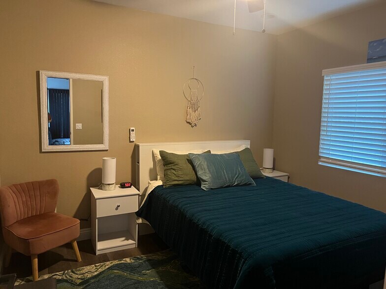 Queen Bed in Bedroom - 332 Ledgewood Ln