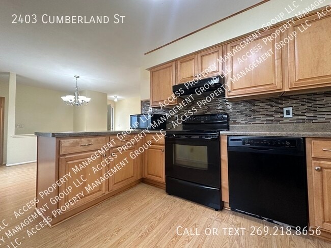 Building Photo - Large Westwood Kalamazoo home for rent!  4...