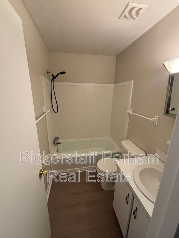Building Photo - 6120 King William Dr