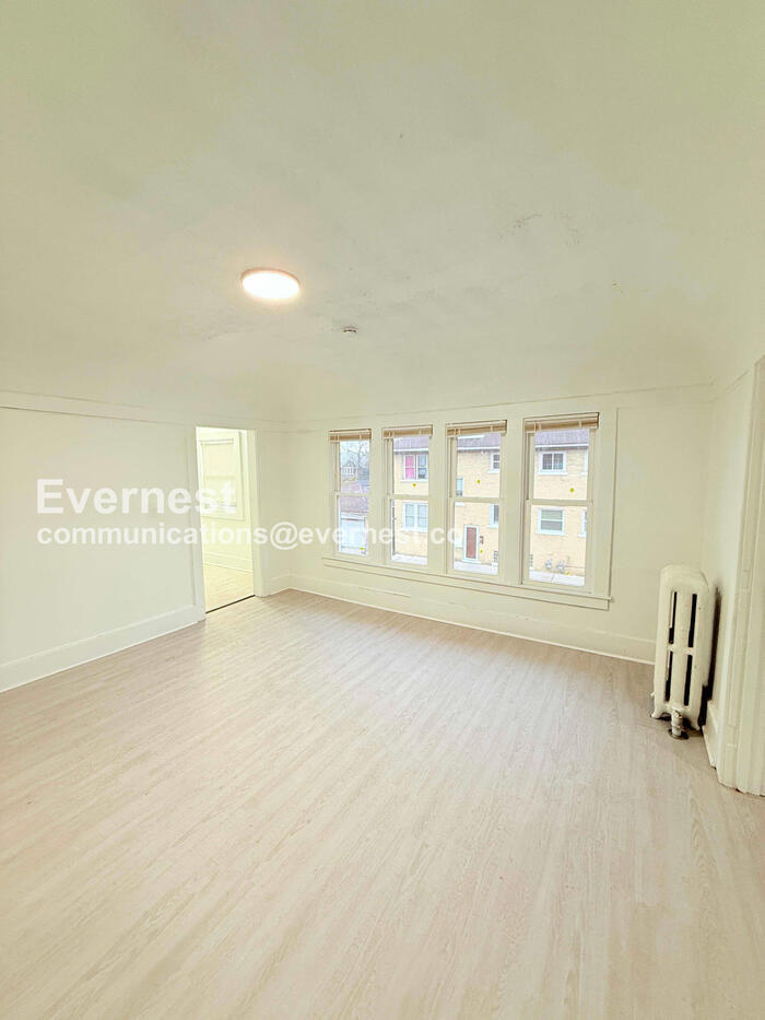 Building Photo - 8939 Dexter Ave