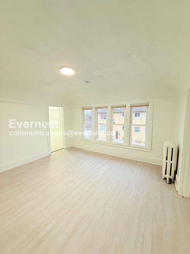 Building Photo - 8939 Dexter Ave