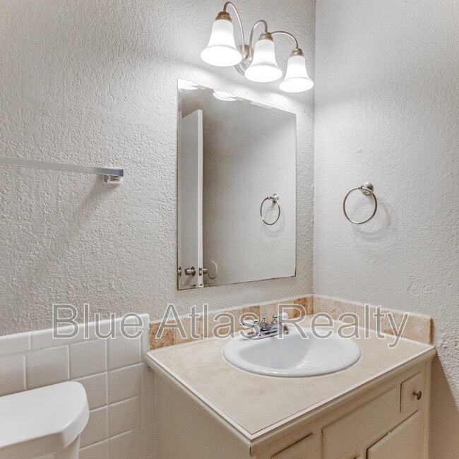 Building Photo - 5352 Wonder Dr