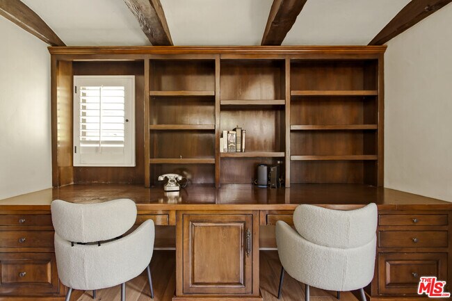 Building Photo - 1407 N Beverly Dr