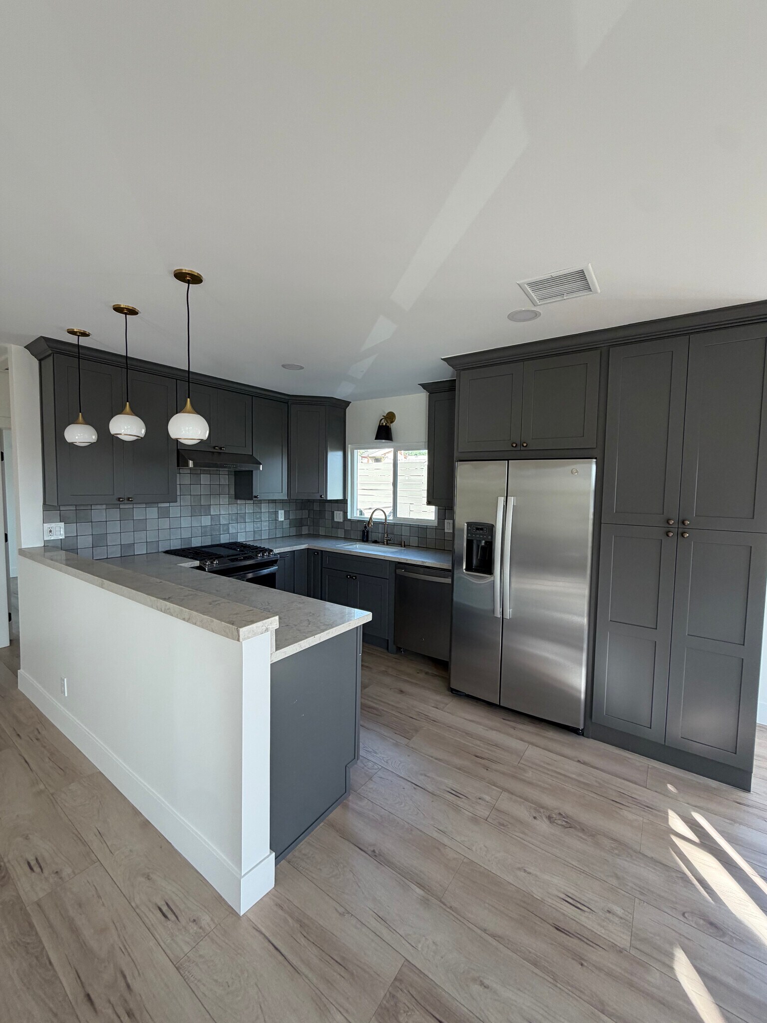 Building Photo - 2113 Montana St